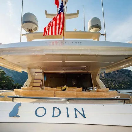 Odin Luxury Motor Yacht Hotell *