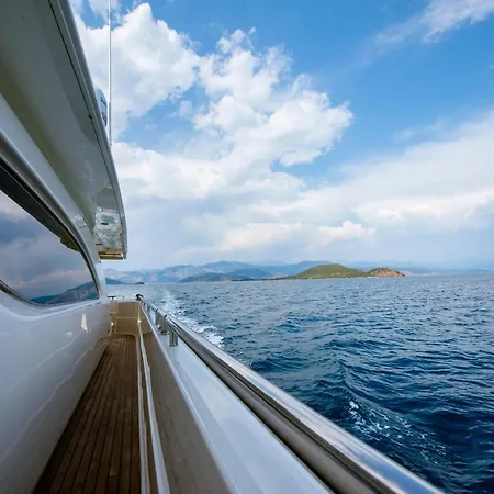 Odin Luxury Motor Yacht Hotell