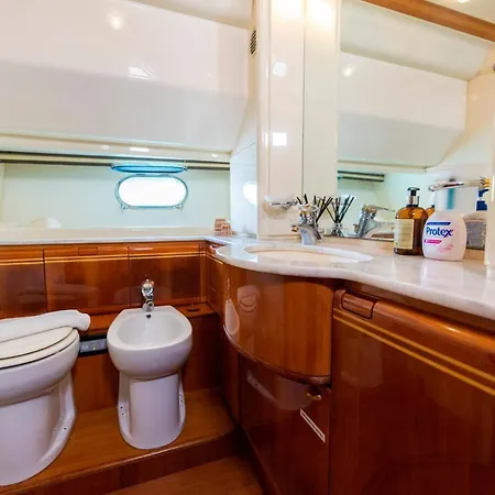 Hotell Odin Luxury Motor Yacht *