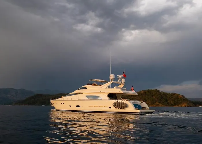 Odin Luxury Motor Yacht Hotel *