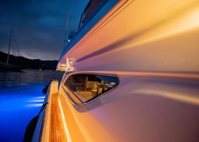 Odin Luxury Motor Yacht Hotel *