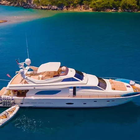 Odin Luxury Motor Yacht Hotell *