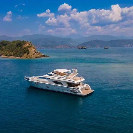 Odin Luxury Motor Yacht Hotell *
