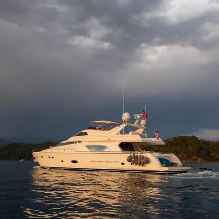 Odin Luxury Motor Yacht Hotell *